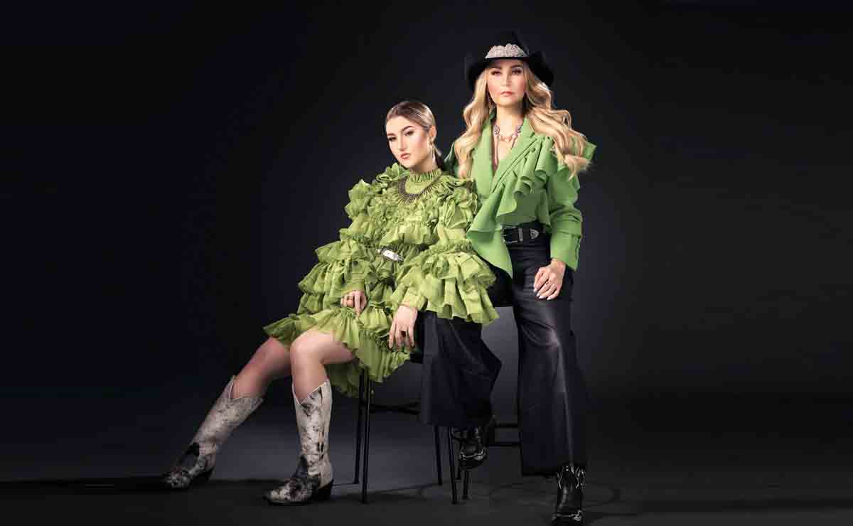 Alicia Villarreal y Melenie Carmona