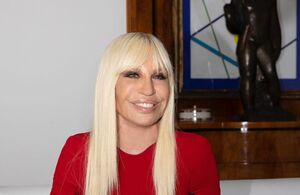 Donatella Versace y su transformación por cirugías | Fotos