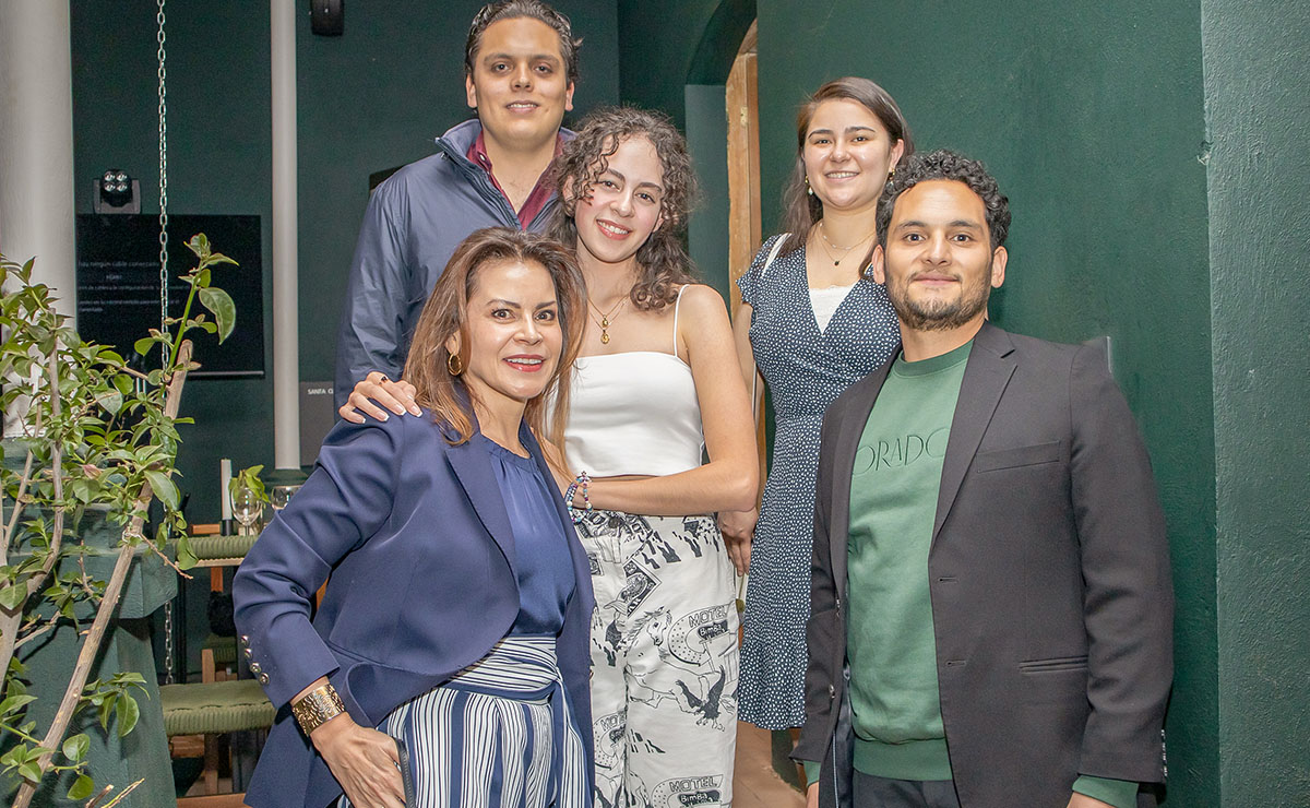 María Montemayor, Luisa Chemor, Rodrigo Monroy, Ana de la Cueva y Andrés Monroy