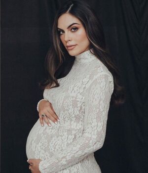 Ximena Navarrete usa el mismo fular que Mariana Rodríguez para su bebé (Instagram)