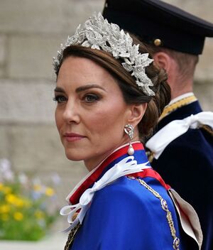 Kate Middleton le rinde tributo a Lady Di en la coronación de Carlos