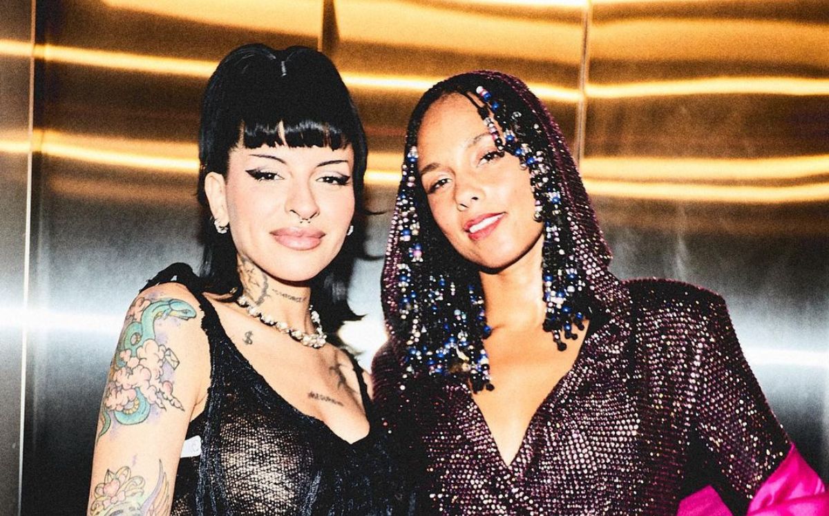 Cazzu sorprende con Alicia Keys en arriesgado vestido roto y medias de red (Foto: Instagram)