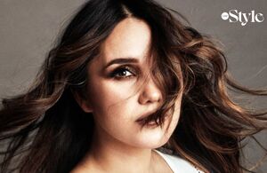 Dulce María posa en look de transparencias para Chic Style