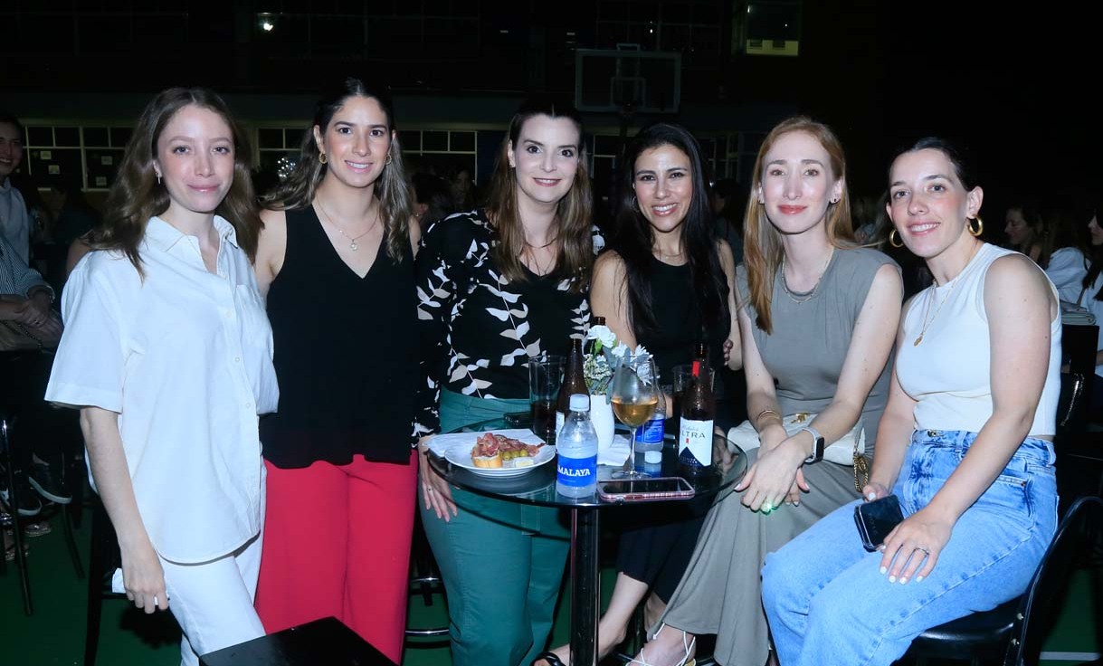 Ana Sofía Canales, Regina Sáenz, Maru Boesh, Luly Uribe, Ana Sofía Clausen y Ana Sofía  Guerrero