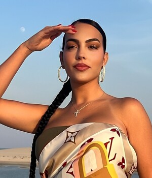 Georgina Rodríguez es la chica del bikini azul que enamora a CR7 (Foto: Instagram)