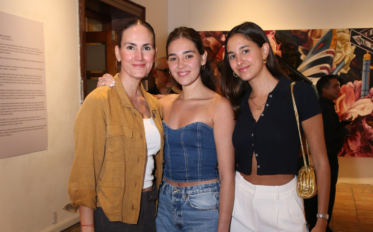 Irma Ramos de Guerra, Eugenia Guerra y Ana Paula Guerra / Roberto Alvarado