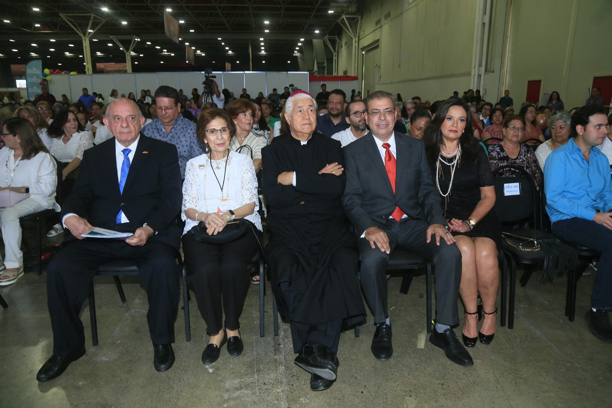 James Colier, Elisa de Colier, Rogelio Cabrera,  Mauricio Colier y Maru de Colier