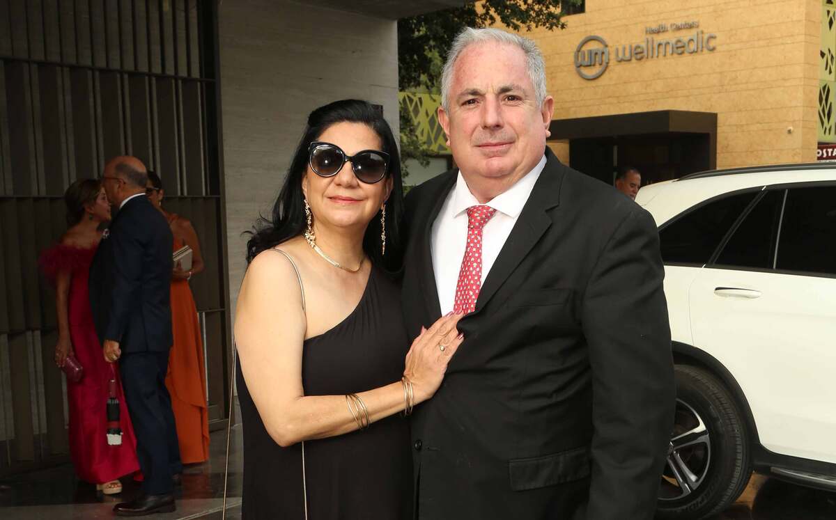 Julieta Vela y Elias Elizondo