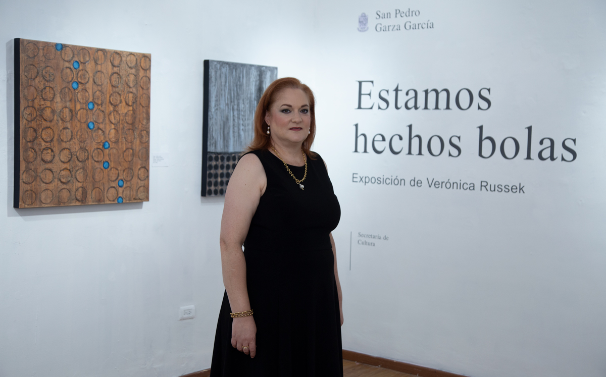 Verónica Russek  presentó sus obras Estamos hechos bolas / Foto: Roberto Alvarado