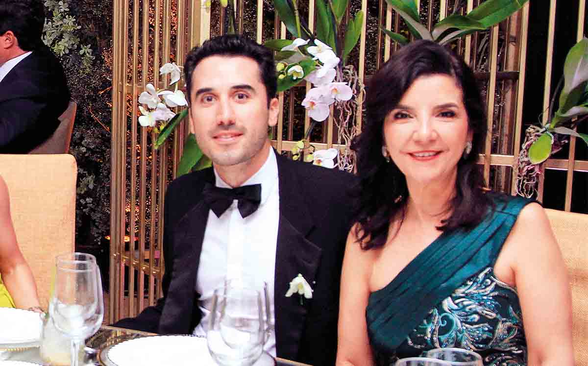 José ramón holguera y mamá del novio.martha aguilar