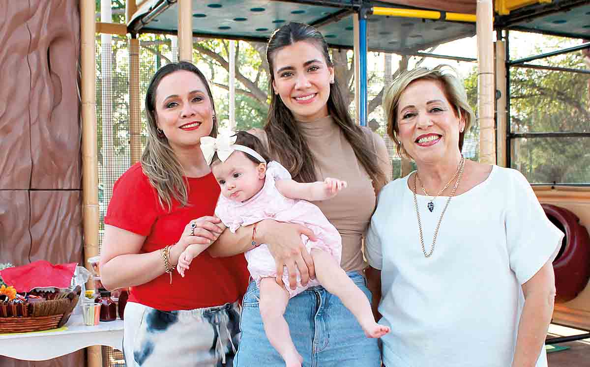 Josefa Salinas, Perla Alvarado, Sienna Signoret y Josefa Cárdenas