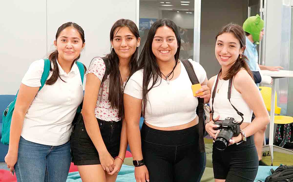 Patricia Monserrath, Itzel Alessandra, Rebeca Galilea y Ana Regina Delgado
