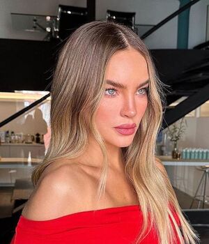 Belinda confirma el reinado de las transparencias con jeans Mugler (Foto: Instagram)