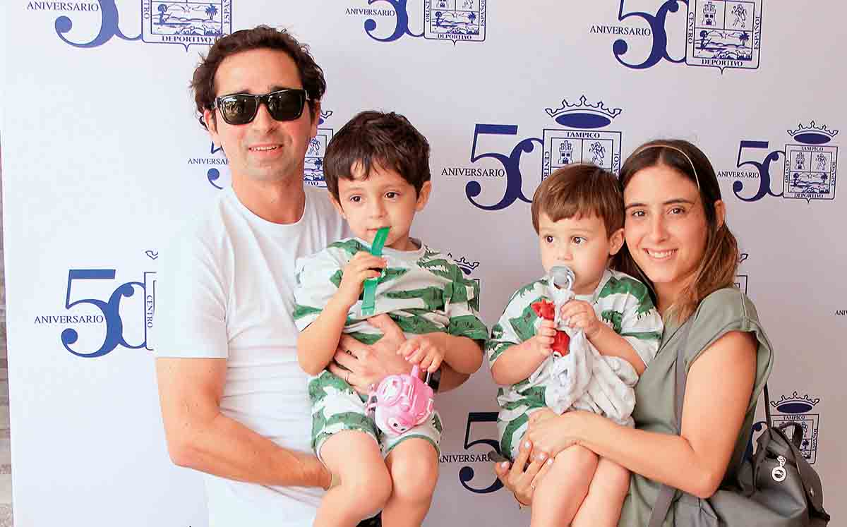 josé carlos móses, alex moses,  santiago moses y ale cinta jones