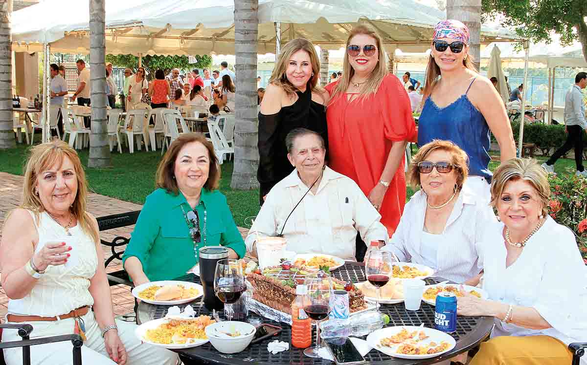 Lourdes Narro, Liliana Gómez, Alicia Marín, Mary castro, Hilda Gómez, Julián Heredia, Celia Gómez y Marcela Gual