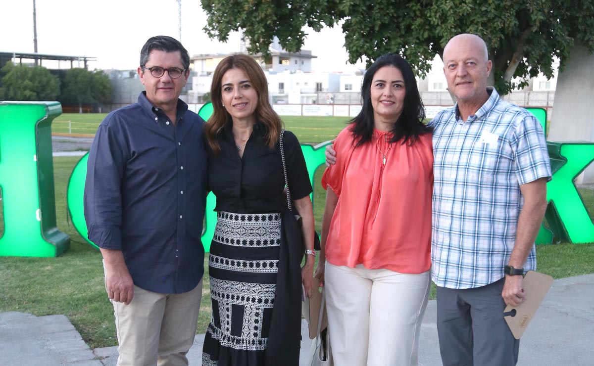 Ricardo, María Rosa, Jazmín y Luis