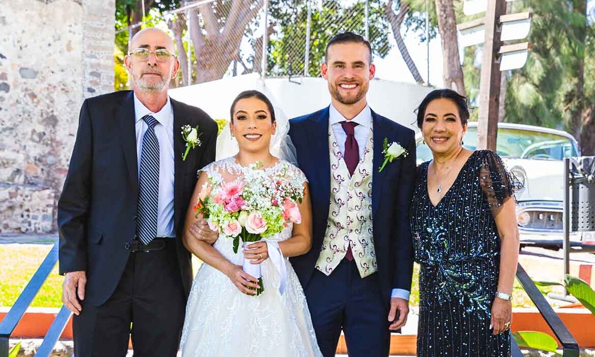 Luis Cayón de la Vega, los novios y Dolores Alonso