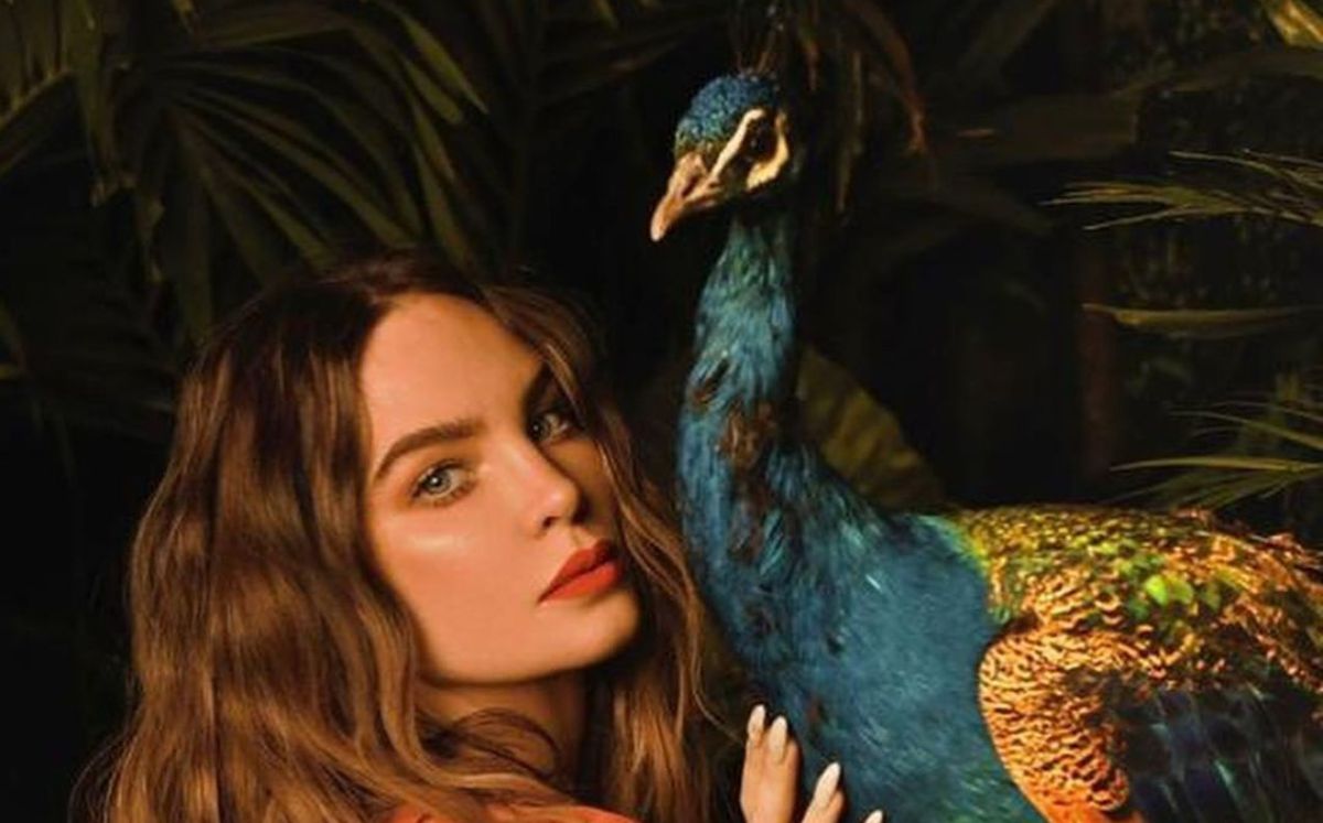 Belinda comprueba su reinado con minifalda cargo a la cadera (Instagram)