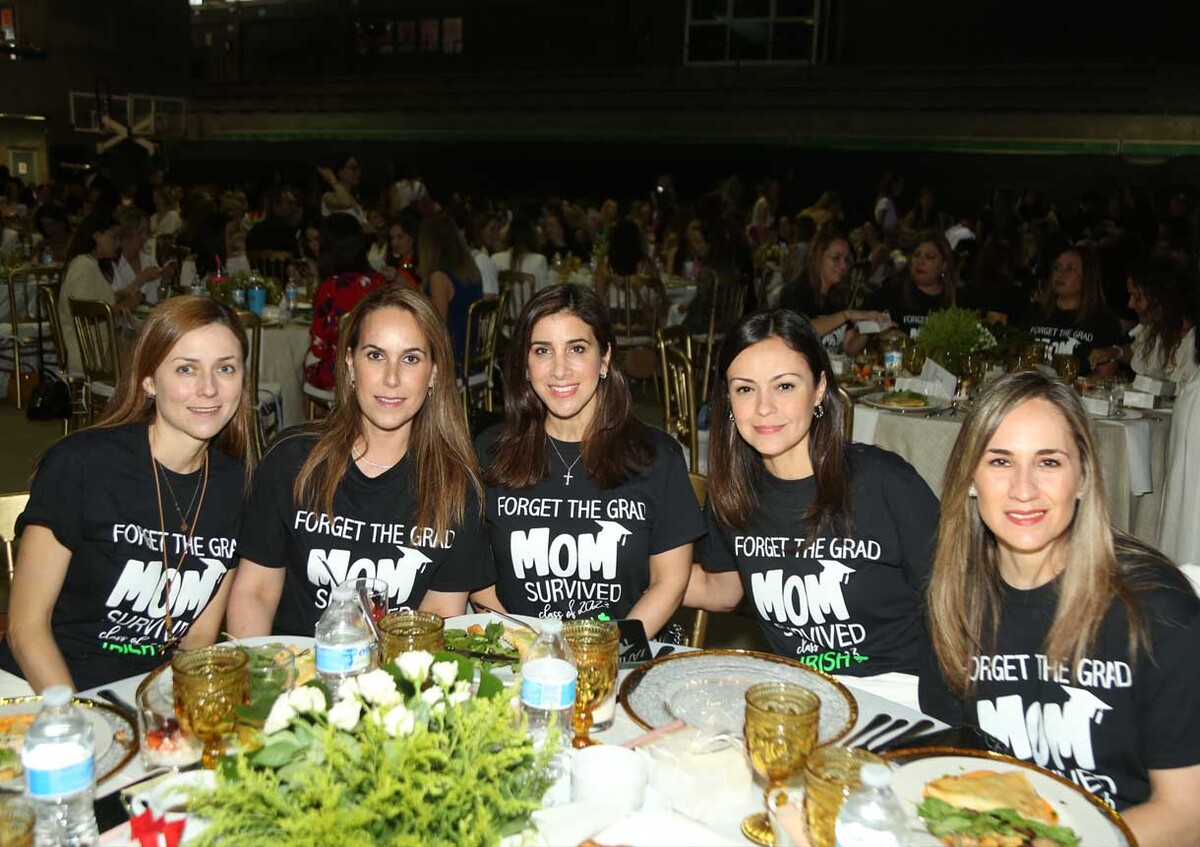 Daniela Cárdenas, Valery Toussaint, Ale Gutiérrez de Garza, July Mogas de Ruiz y Ale Guzmán de Rasura