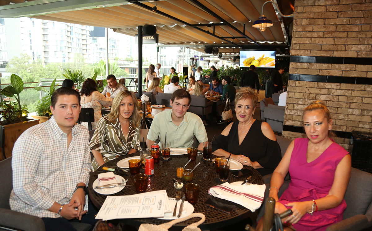 Diego Cárdenas, Alejandra Irigoyen, Santiago Cárdenas, Idalia Fuentes y Brenda Irigoyen / Foto: Roberto Alvarado