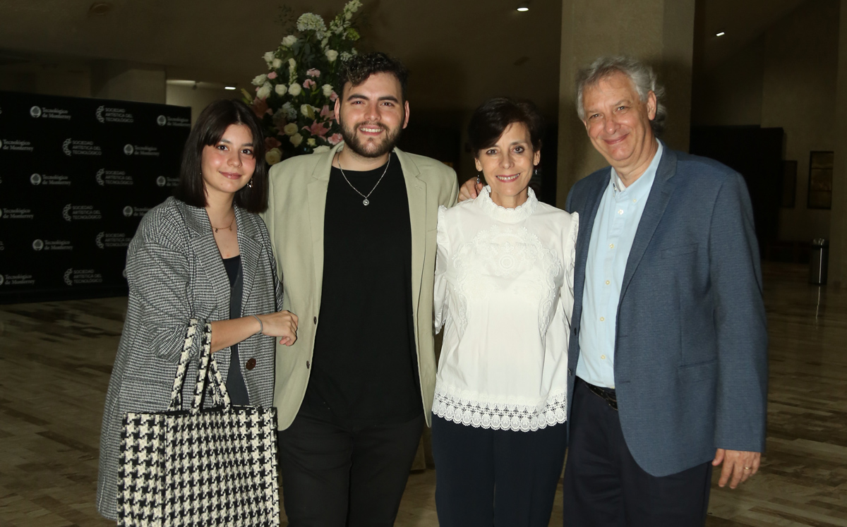 Elena de Gasperin, Rafael de Gasperin, Lupita del Río y Rafael de Gasperin / Foto: Roberto Alvarado