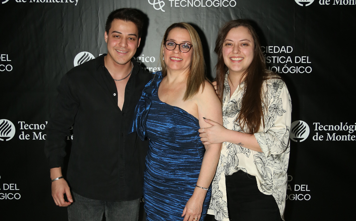 Mauricio Chena, Elizabeth Guerra y Rebecca Chena / Foto: Roberto Alvarado