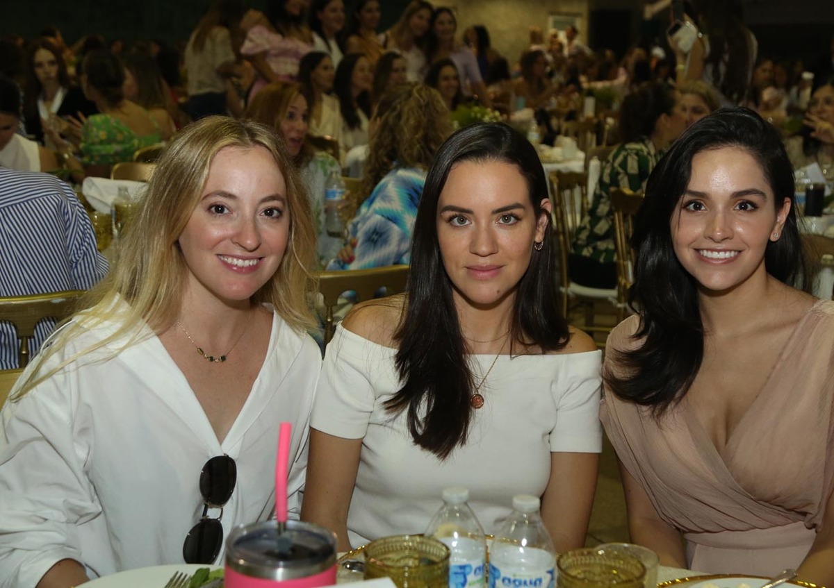 Myrna González de Pérez-Salinas, Alicia Gaxiola y Valeria Villarreal