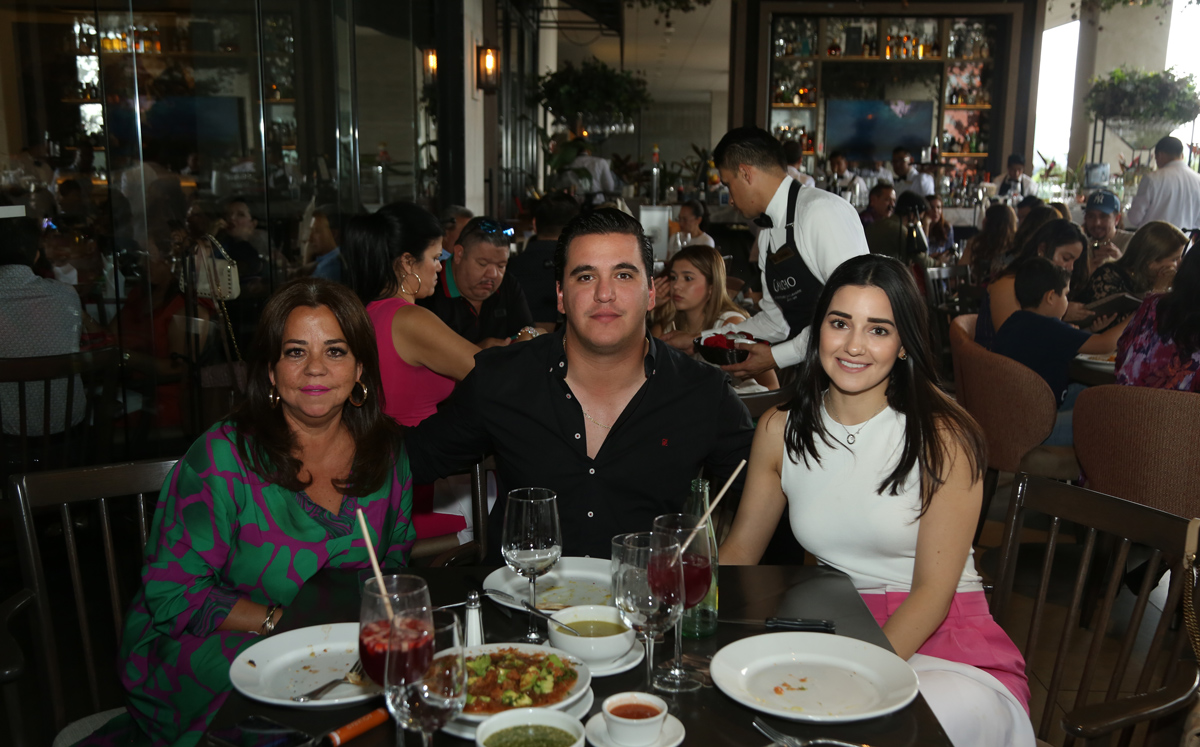 Roble de Barona, Germán Barona y Karen Leal / Foto: Roberto Alvarado