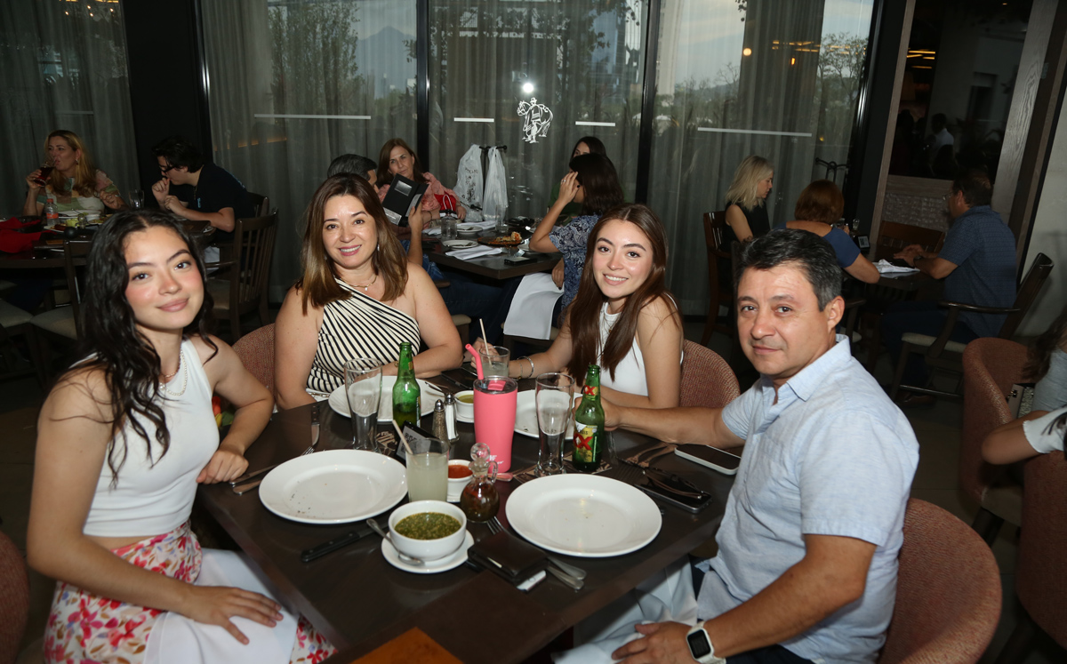 Valerie Delgado, Rocío Martínez, Misden Delgado y Alberto Delgado / Foto: Roberto Alvarado