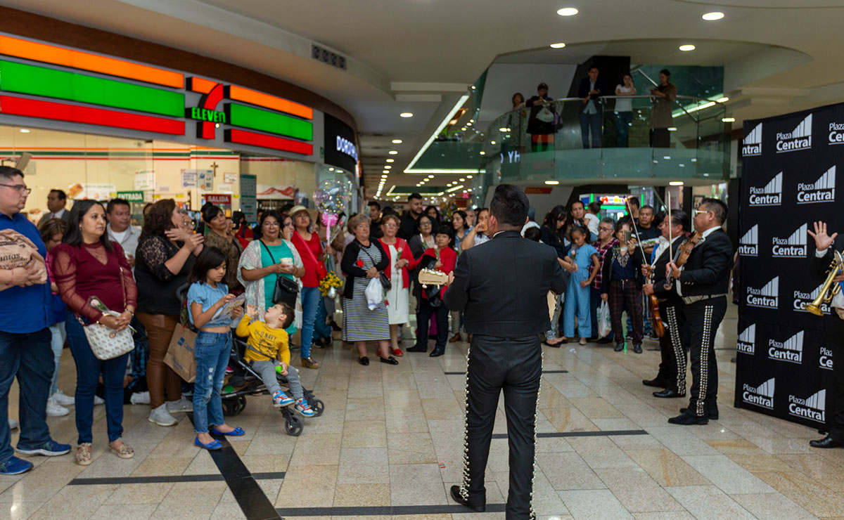 Día de las Madres en Plaza Central