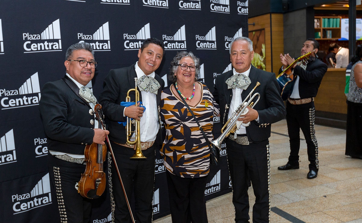 Día de las Madres en Plaza Central