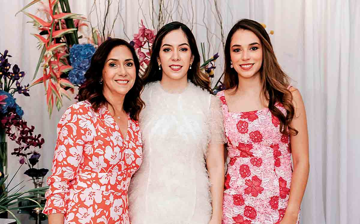 FLAVIA CASTAÑEDA, FLAVIA DE LA GARZA Y ANA ISABEL DE LA GARZA