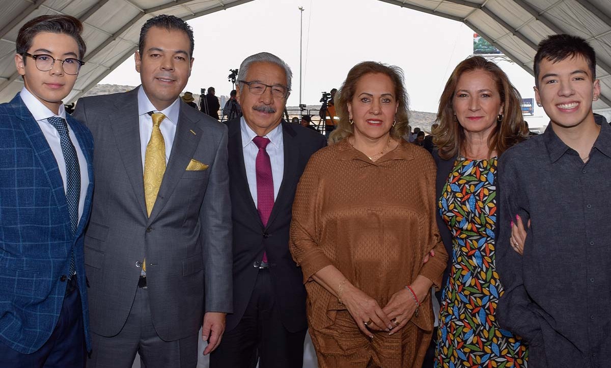 Raúl Monroy, Eustasio Monroy jr., Eustasio Monroy, Anastasia Solís, Adriana Cárdenas y Rodrígo Monroy