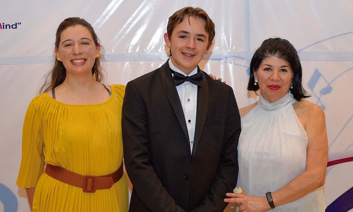 Andrea Díaz, Andrew Kandow y Erika Cuevas