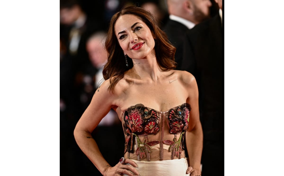 Bárbara Mori desata furor con bustier semitransparente en el Festival de Cannes (Instagram).