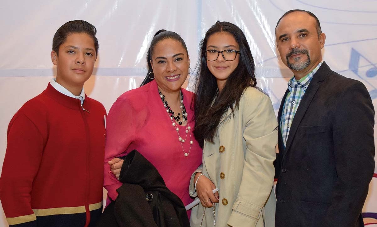 Rafael Gutiérrez Jr, Alejandra Vilchis, Cecilia Gutiérrez y Rafael Gutiérrez