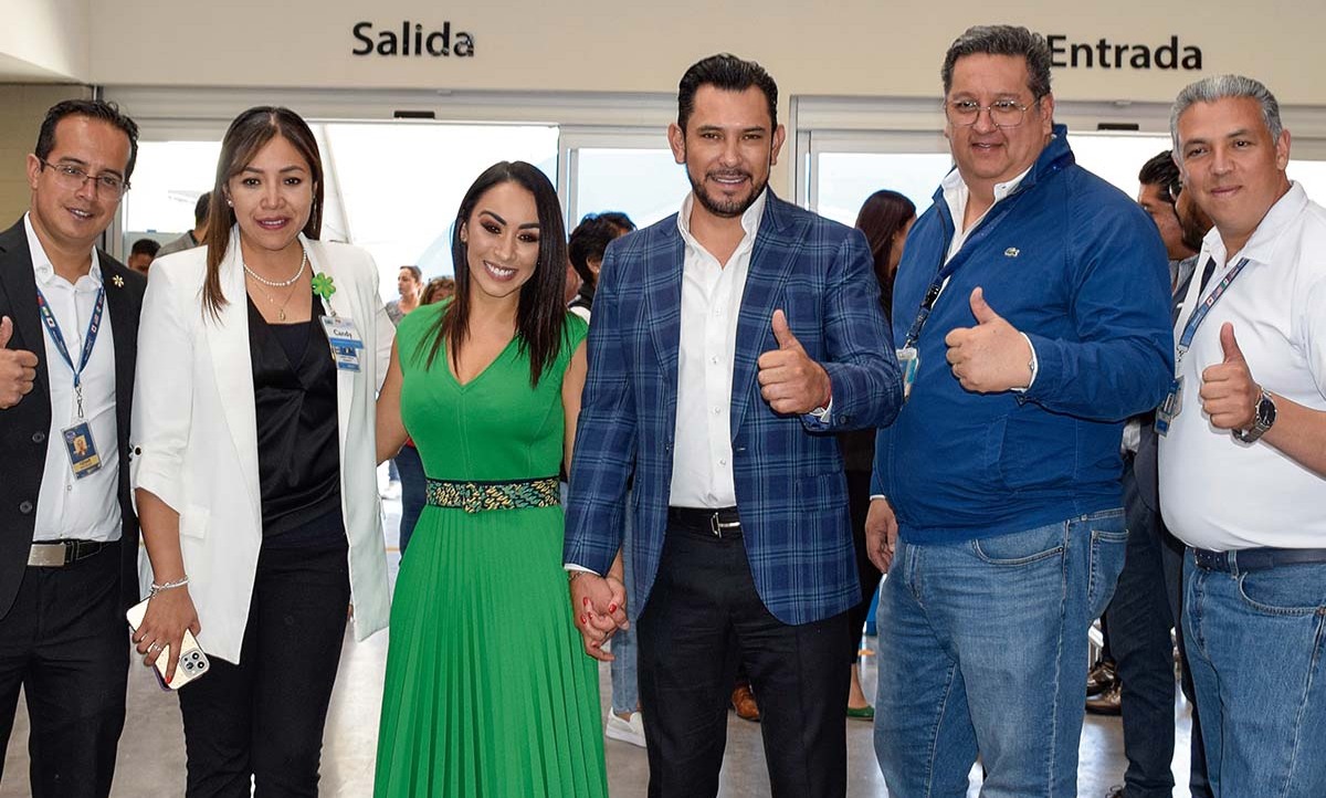 César Raygoza, Candy Garibay, Shadia Martínez, Israel Félix, Carlos Osvaldo Martínez y Christian Méndez