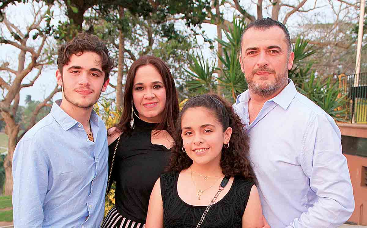 FRANCISCO HERRERA, IRERI HERRERA, MARIANA HERRERA Y FRANCISCO HERRERA