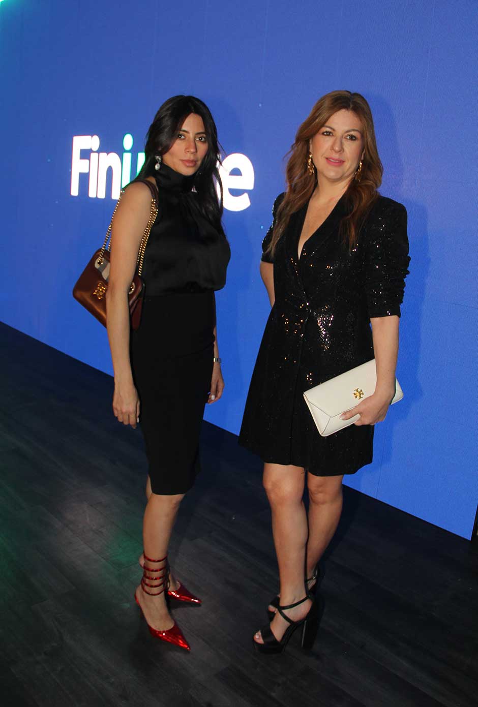 Angie Porlaineta y Monique Suárez