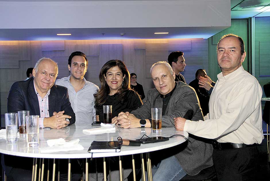 03 Edgar Manzo, Juan Carlos Hernández, Carolina Pérez, Hugo González y Carlos Román.