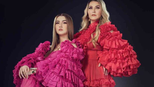 Alicia Villarreal y Melenie Carmona