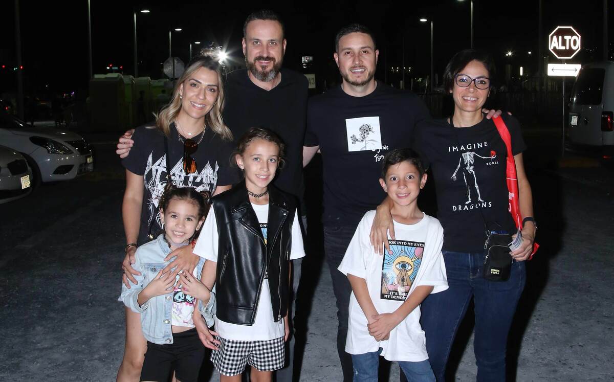 Cristina Gutiérrez, Ramiro Montemayor, Marcelo Martínez, Miriam Rivera, Samantha Montemayor, Michelle Montemayor y Alejandro Martínez