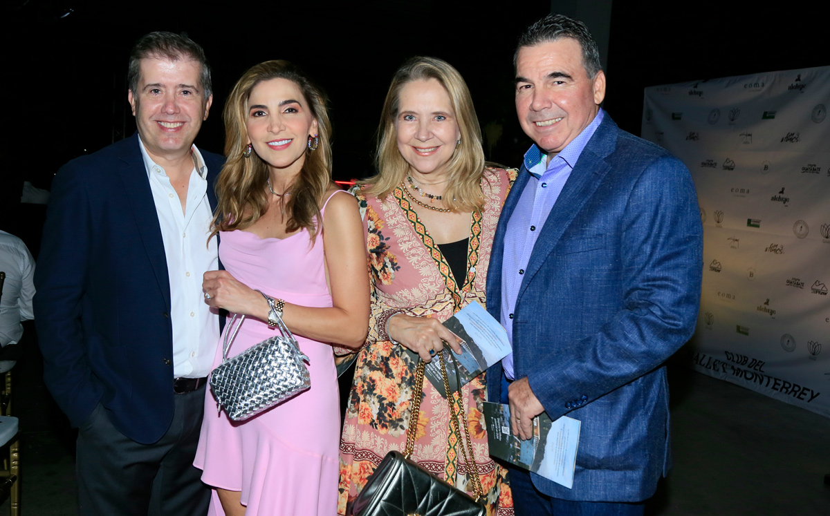 Héctor Morales, Ludy González de Morales, Josefina Santos y Víctor Cairo / Foto: Omar Valdez