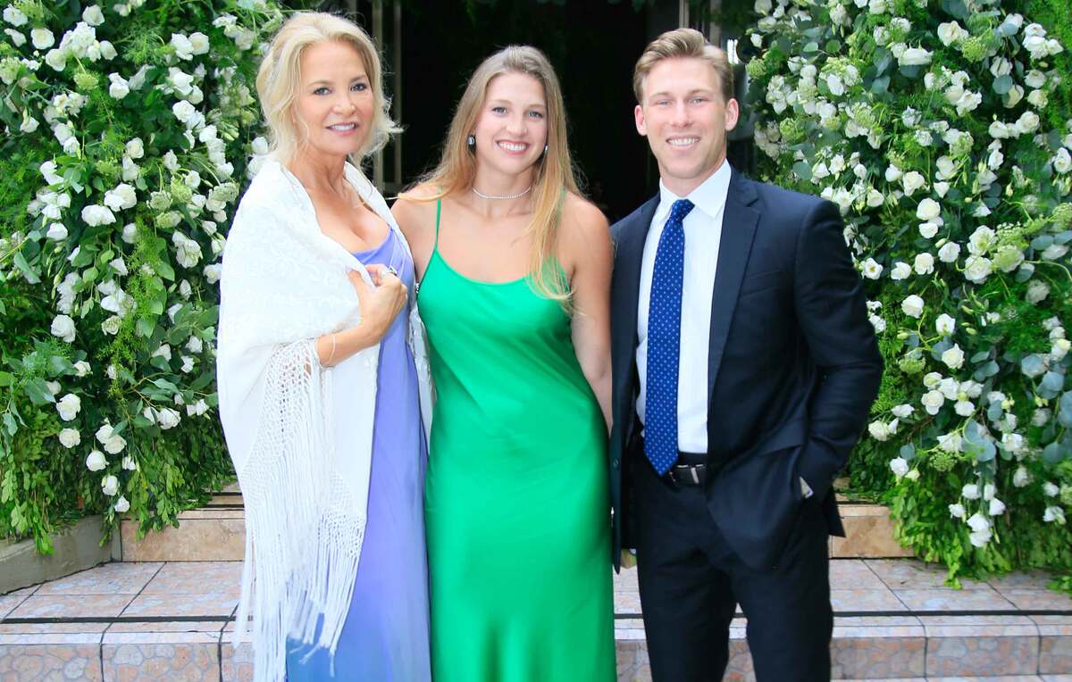 Marcela Luller, María Wise y Mathew Wise