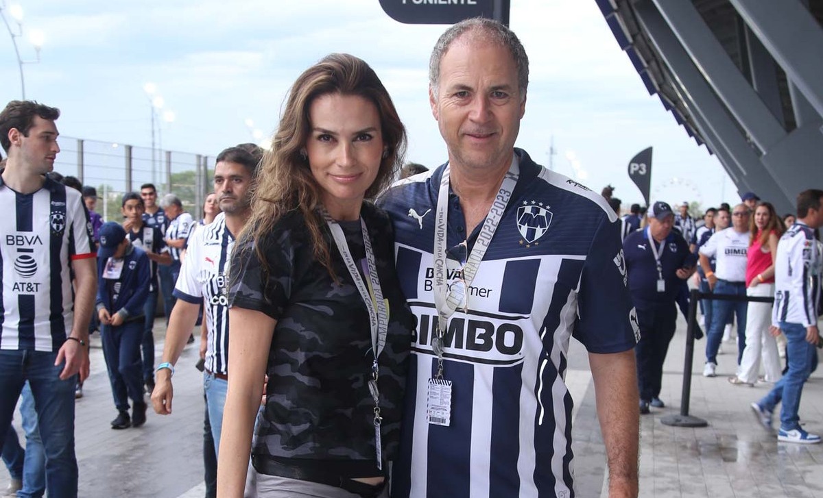 Martha de Martínez y Adrián Martínez