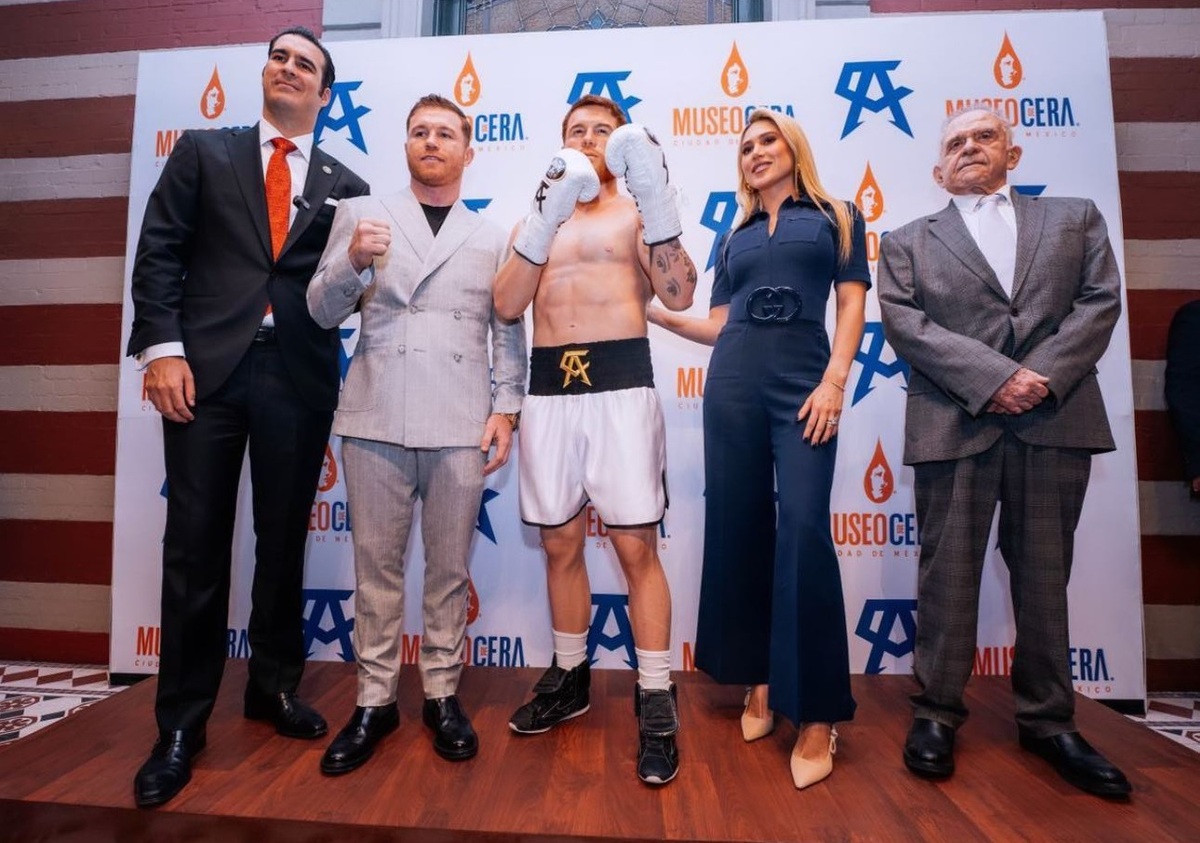 Fernanda Gomez le roba cámara al Canelo con jumpsuit Gucci (Foto: Instagram)