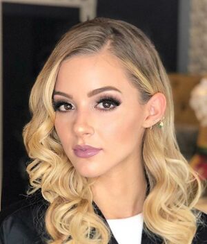 Mariana Rodríguez prepara receta de su abuelita para pay de mango (Instagram)