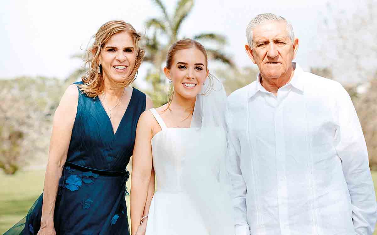 GABRIELA NUÑEZ DE CACERES, ANA GABY SENTIES Y RENÉ SENTIES