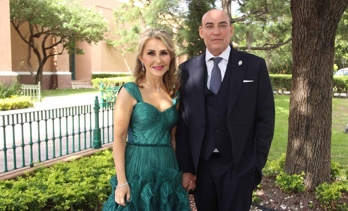 PAPÁS DEL NOVIO. Alejandro Martínez y Sara Zambrano