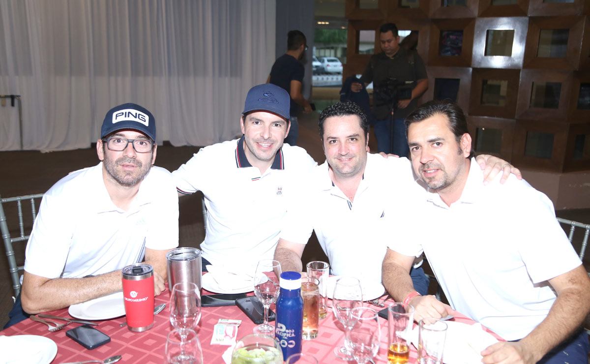 Adrián, Mauricio, Roberto y Efrén